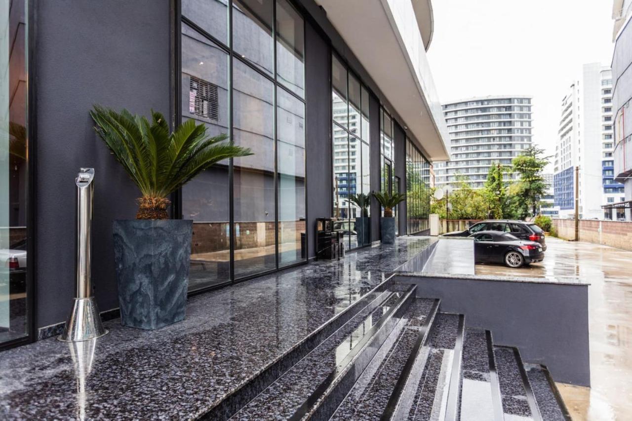 Nova Concierge Aparthotel Batumi Exteriör bild